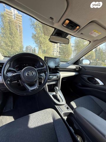 טויוטה יאריס קרוס