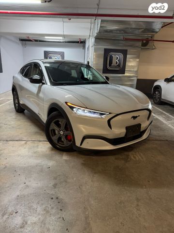 מודעת רכב פורד מוסטנג Mach-E