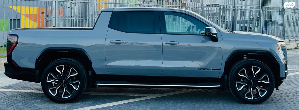 ג'י.אם.סי סיירה EV  