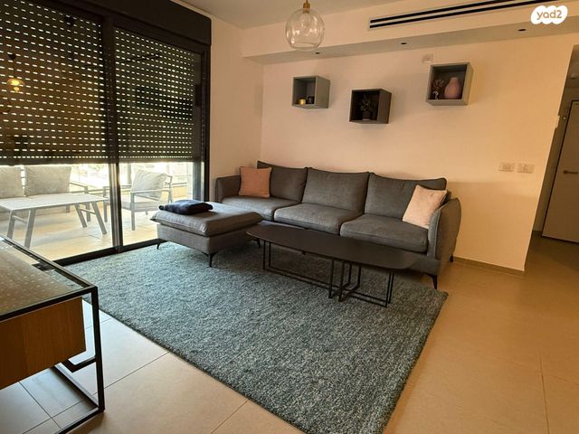 יצחק נבון 19