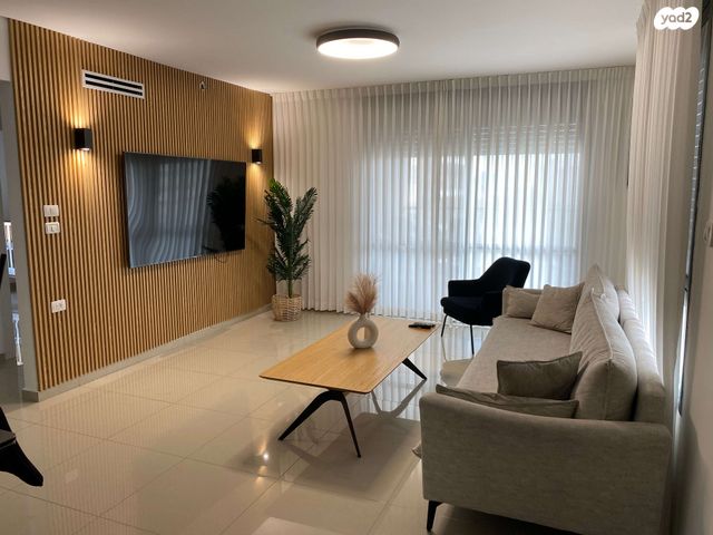 דירה, לח"י 13, גלי כרמל, טירת כרמל