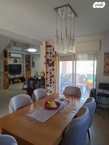 דופלקס, האורן 4, צמח השדה, מעלה אדומים