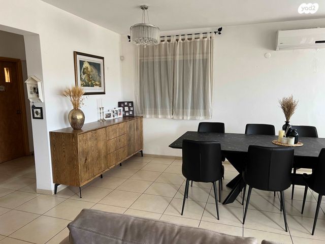 דו משפחתי, ספינת אגוז 31, מול היקב, זכרון יעקב