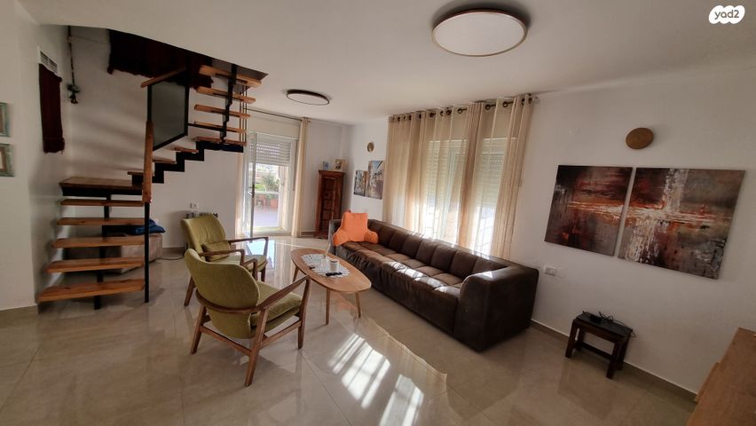 גג/ פנטהאוז, פרי מגדים 93, מגדים, מעלה אדומים