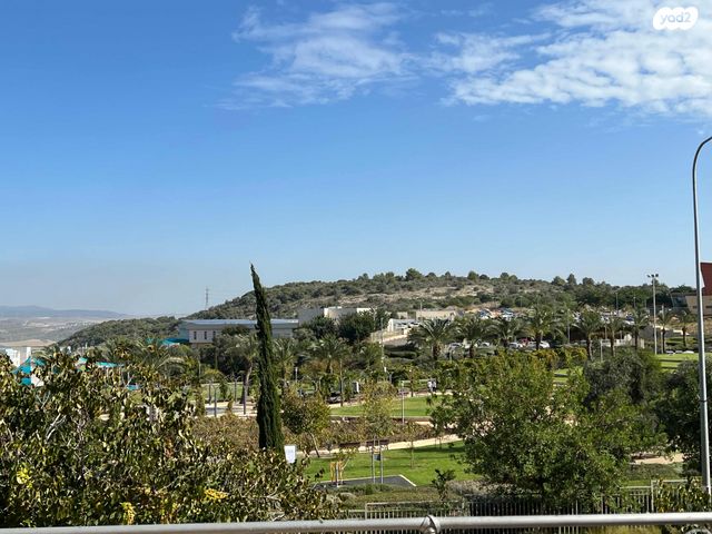 דו משפחתי, ספינת אגוז 31, מול היקב, זכרון יעקב