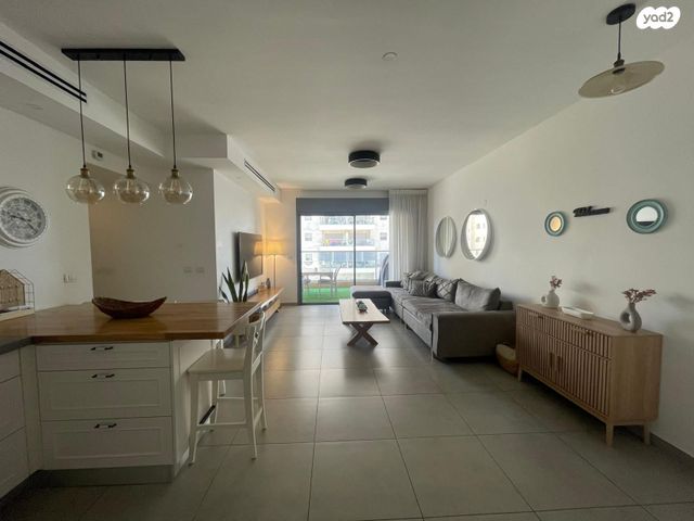 שושנה דמארי 22