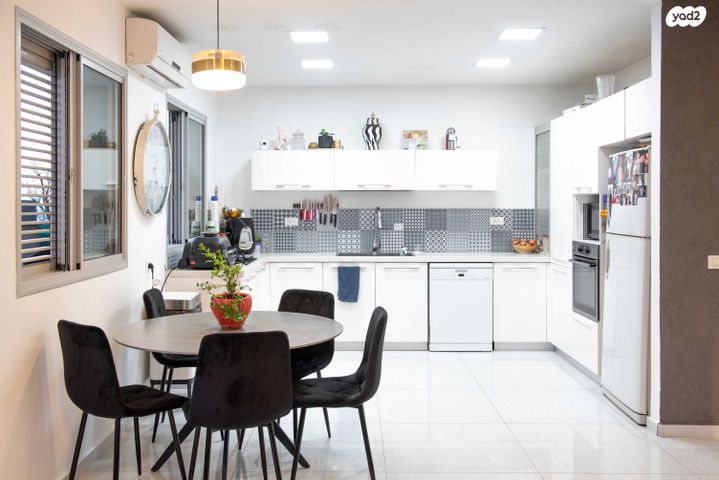 גג/ פנטהאוז, רמב"ם 26, מרכז דרום, רעננה