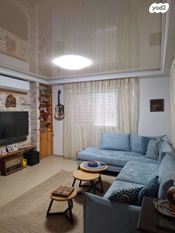 דופלקס, האורן 4, צמח השדה, מעלה אדומים