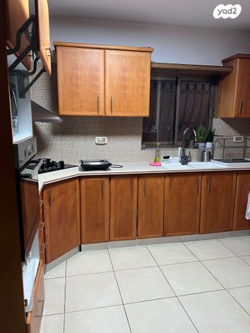 דו משפחתי, ספינת אגוז 31, מול היקב, זכרון יעקב