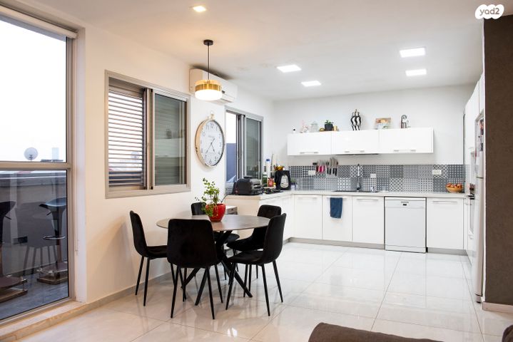 גג/ פנטהאוז, רמב"ם 26, מרכז דרום, רעננה