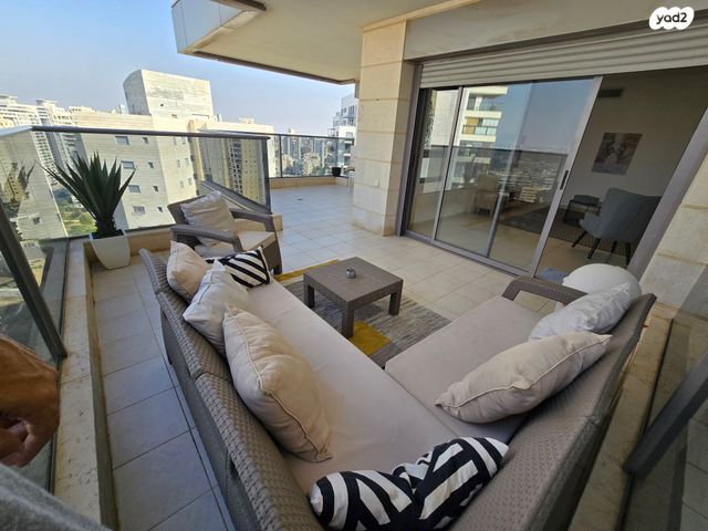 גג/ פנטהאוז, מבצע דקל 13, נווה גן, פתח תקווה