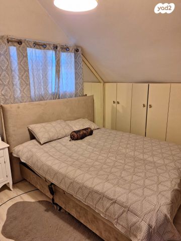 דופלקס, האורן 4, צמח השדה, מעלה אדומים