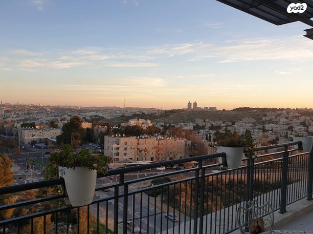 גג/ פנטהאוז, פרופ' יעקב פולוצקי 27, גילה, ירושלים