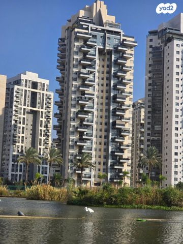 גג/ פנטהאוז, מבצע דקל 13, נווה גן, פתח תקווה