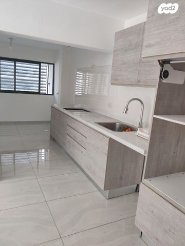 דירה, המפלס 3, מרכז, כפר סבא