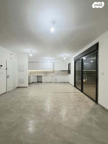 לאה גולדברג 4