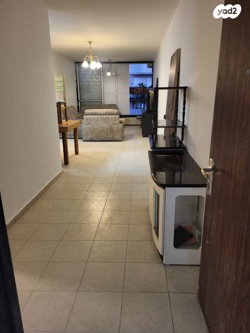 דירה, הגדוד העברי 4, רמב"ם, ראשון לציון