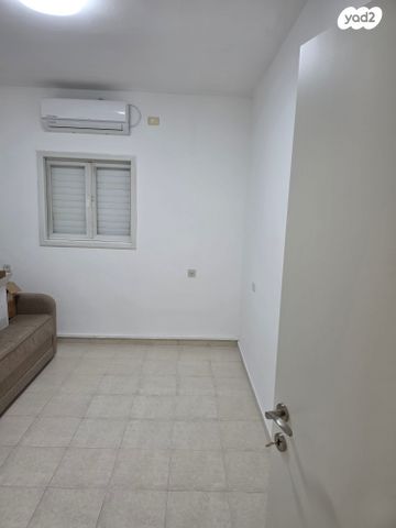 דירה, אהרון שקולניק 2, ג' / מרכז מזרח העיר, רחובות