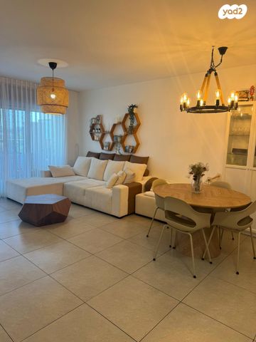 דירה, הר הצופים 23, רחובות ההולנדית, רחובות