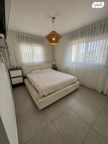 דירה, הר הצופים 23, רחובות ההולנדית, רחובות