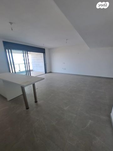 דירה, יונה וולך 7, גרין פארק החדשה, הוד השרון