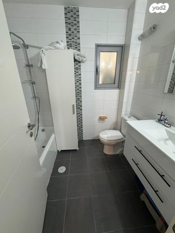 דירה, הר הצופים 23, רחובות ההולנדית, רחובות