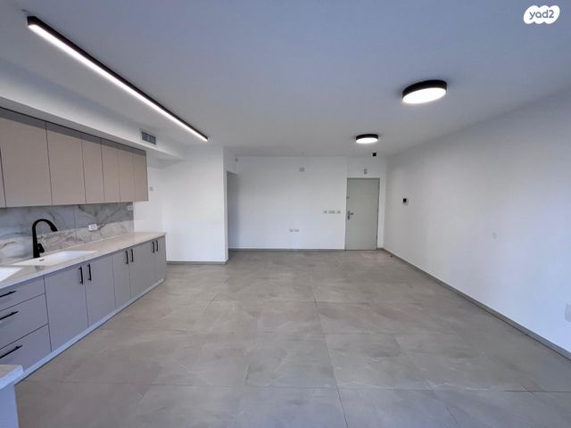 דירה, לוטם 25, הפרחים, חריש