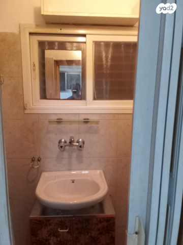 יחידת דיור, דב הוז 14, אושיות, רחובות