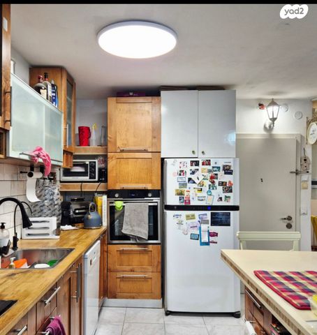 דירה, שער ציון 10, קרית שרת מערב, חולון