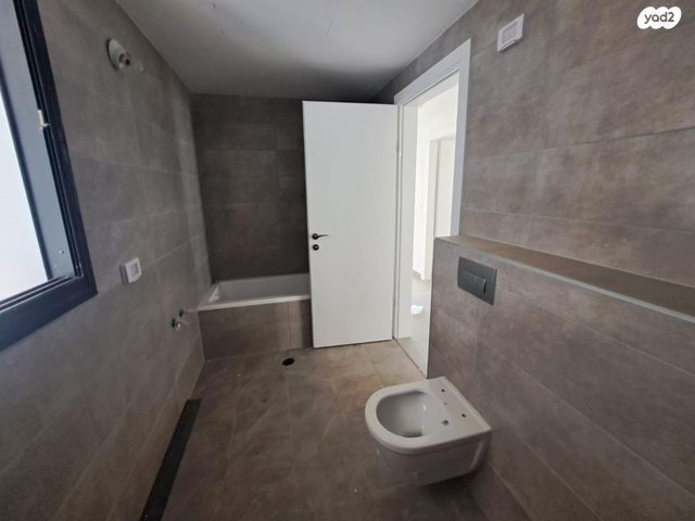 דירה, יונה וולך 7, גרין פארק החדשה, הוד השרון