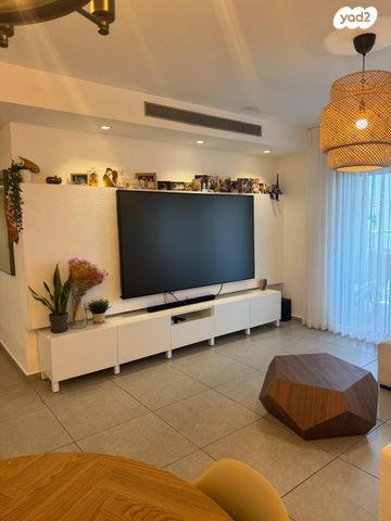 דירה, הר הצופים 23, רחובות ההולנדית, רחובות