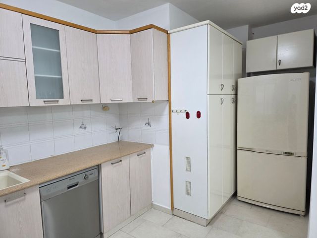 דירה, אהרון שקולניק 2, ג' / מרכז מזרח העיר, רחובות