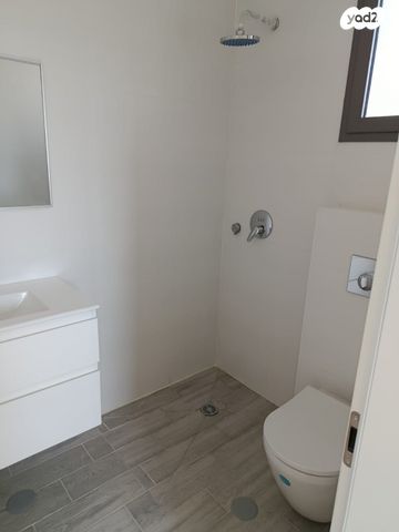 גג/ פנטהאוז, לשם 13, שאר העיר, אריאל