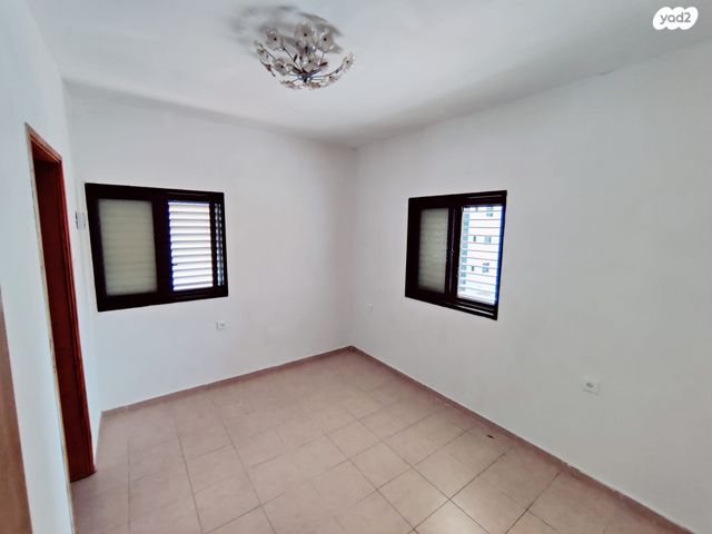 דירה, חזון אי"ש 2, רמב"ם, ראשון לציון