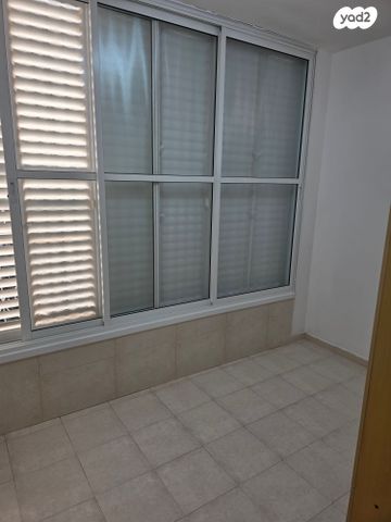 דירה, אהרון שקולניק 2, ג' / מרכז מזרח העיר, רחובות