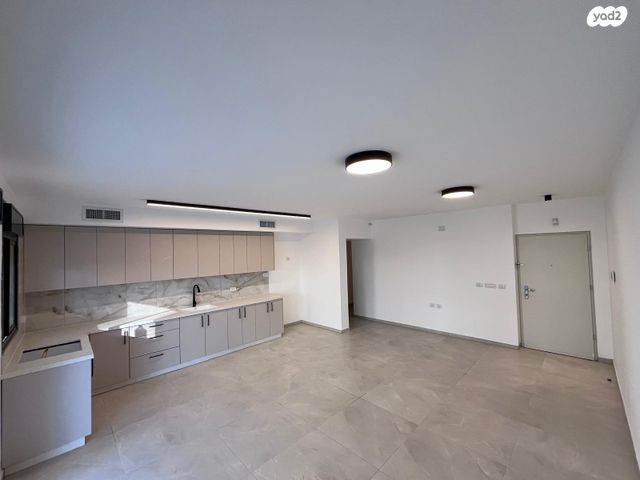 דירה, לוטם 25, הפרחים, חריש