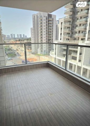 דירה, לאה גולדברג 4, חתני פרס ישראל, באר יעקב