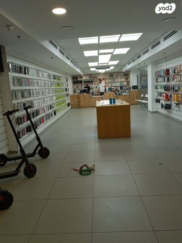 חנויות/ שטח מסחרי, דרך זאב ז'בוטינסקי 28, שכונת הראשונים, רמת גן