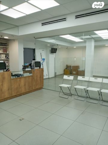 חנויות/ שטח מסחרי, דרך זאב ז'בוטינסקי 28, שכונת הראשונים, רמת גן