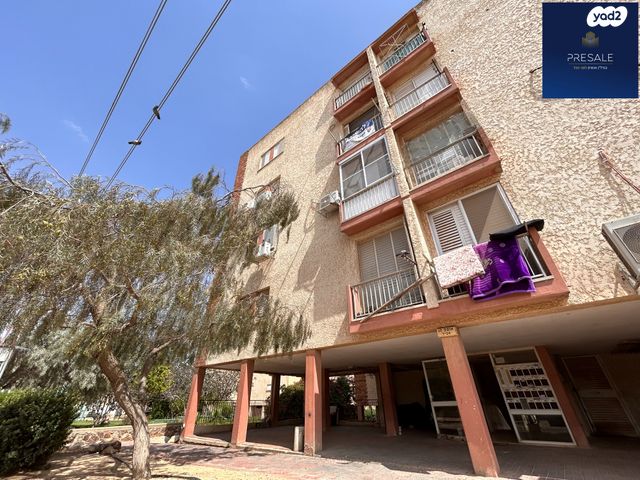 דירה, אפק, נעורים, ערד