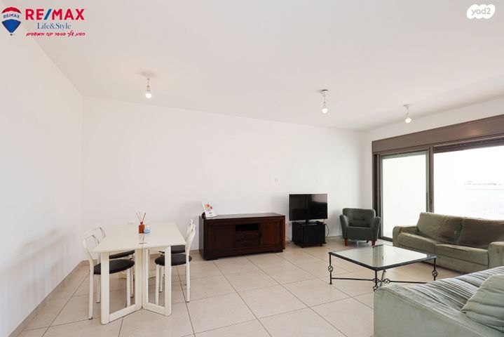 דירה, אהוד מנור, כפר יונה