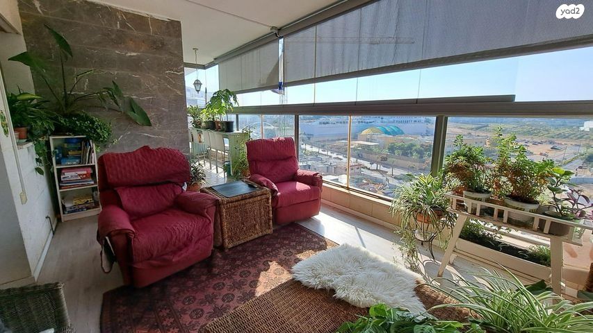 דירה, אהוד מנור, כפר יונה