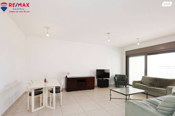 דירה, אהוד מנור, כפר יונה