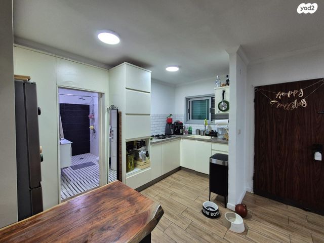 דו משפחתי, שיכון רמז, פרדס חנה כרכור