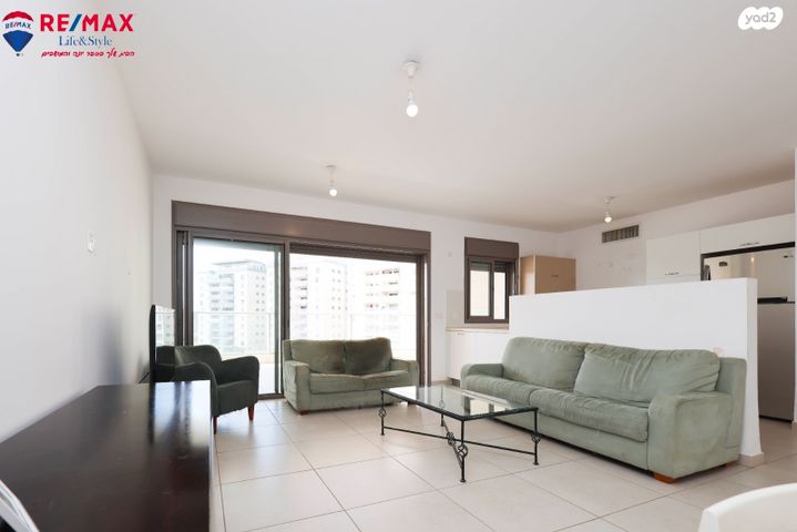 דירה, אהוד מנור, כפר יונה