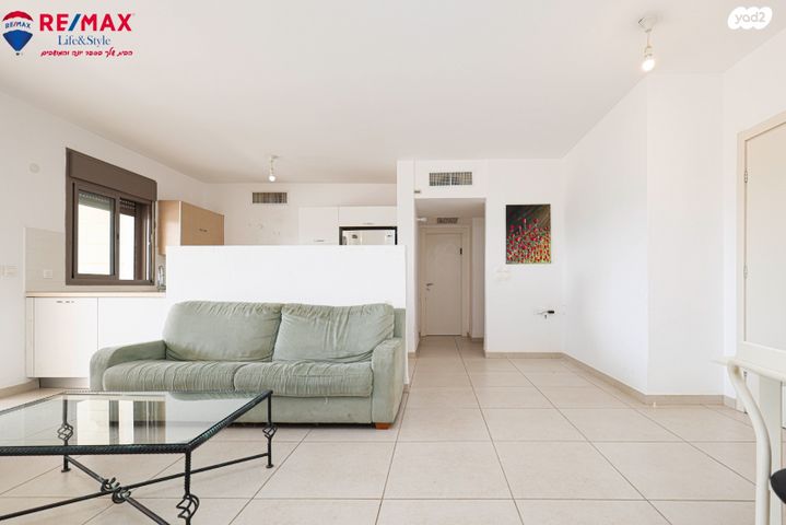 דירה, אהוד מנור, כפר יונה