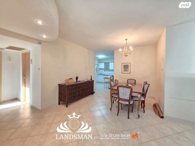 דירה, יעקב, ג' / מרכז מזרח העיר, רחובות