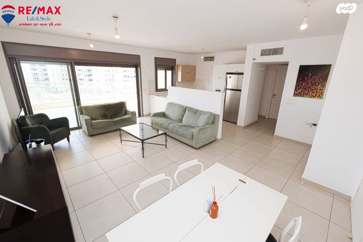 דירה, אהוד מנור, כפר יונה