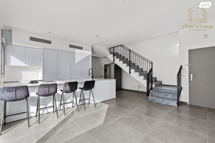 דופלקס, הלוחמות 16, ראשון לציון