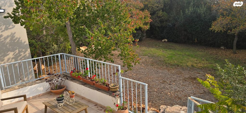 בית פרטי/ קוטג', שכניה